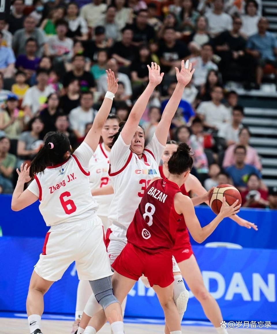 比赛中快速反击战术，球队取得领先优势